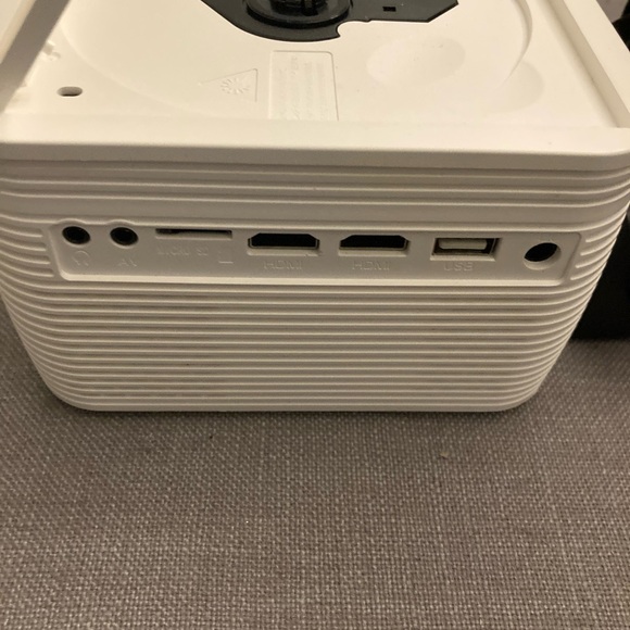 Portable DVD Player/Projector - Picture 6 of 8